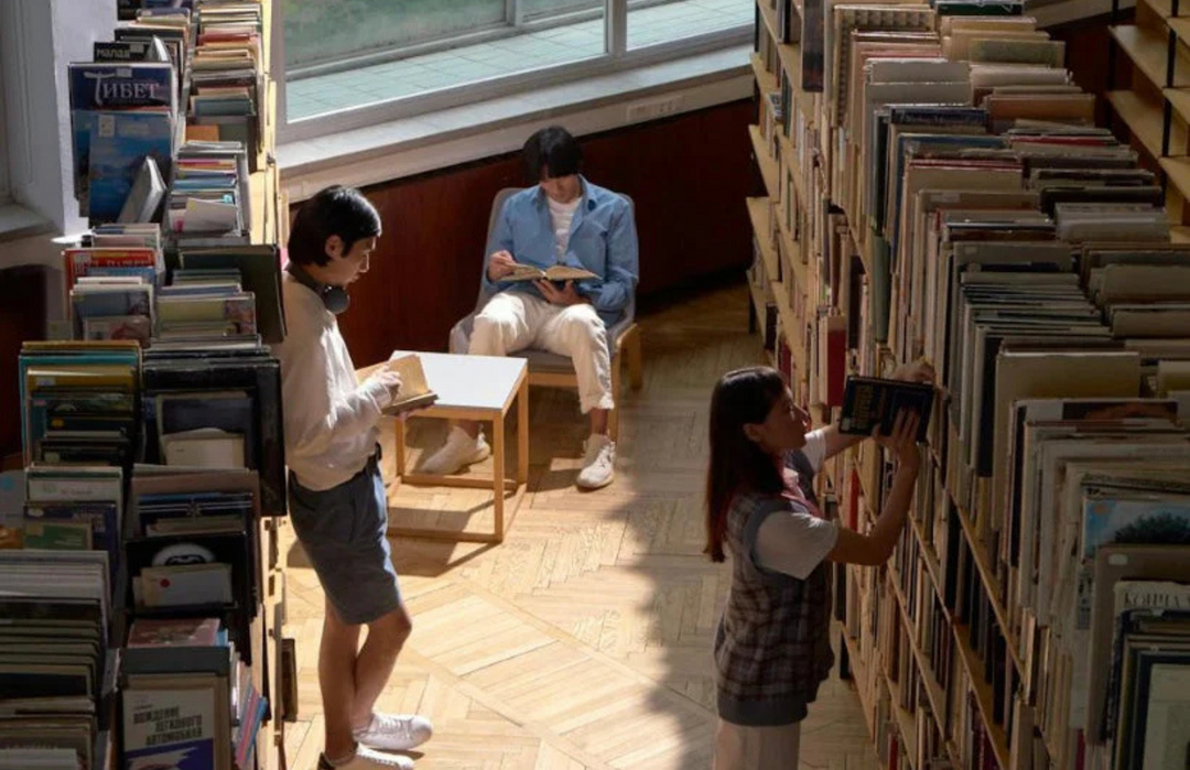 THE IMPORTANCE OF INTERNSHIPS, RESEARCH OPPORTUNITIES, AND EXTRACURRICULARS